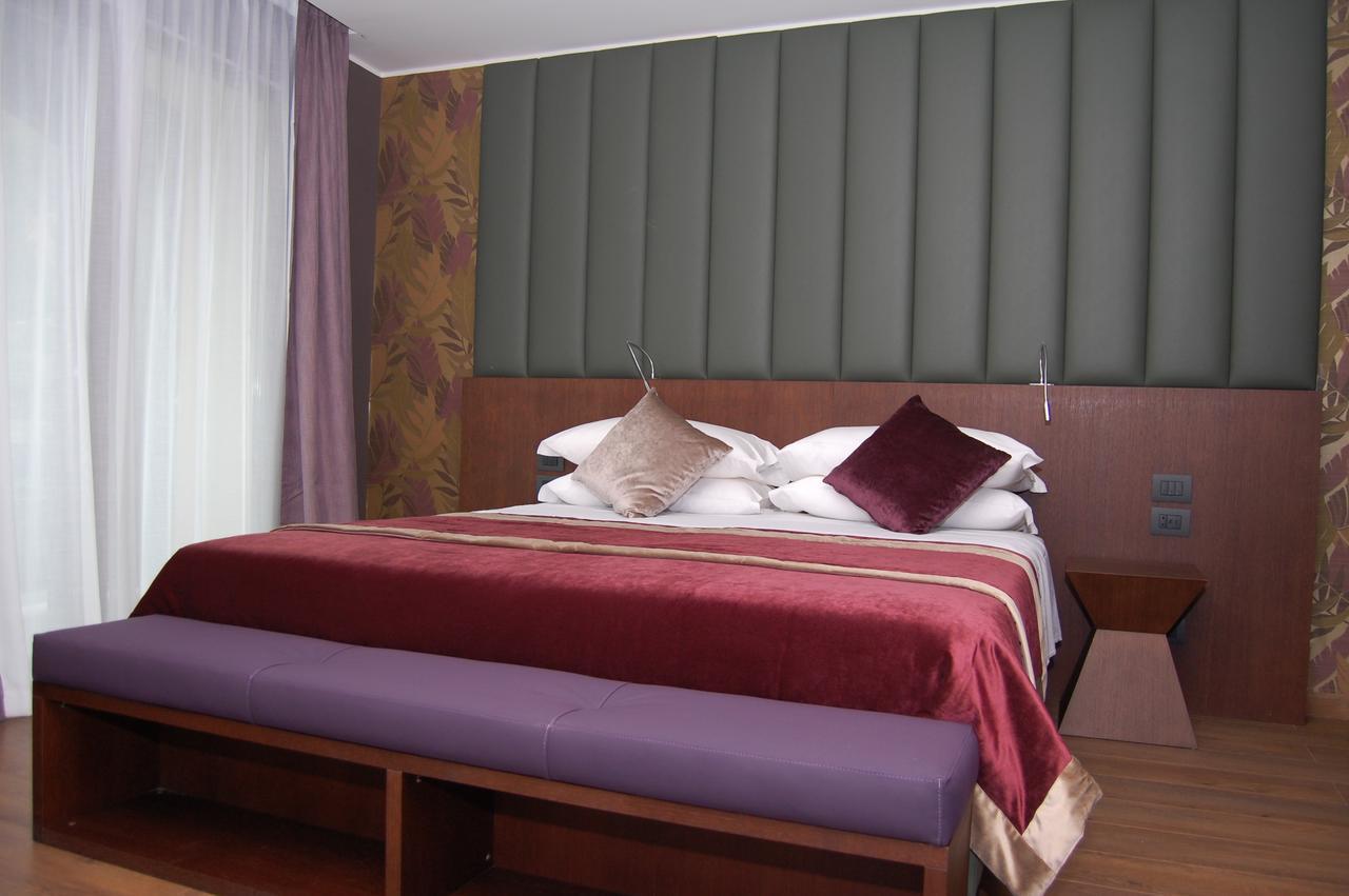 National Park Hotel & Spa Cotronei Buitenkant foto